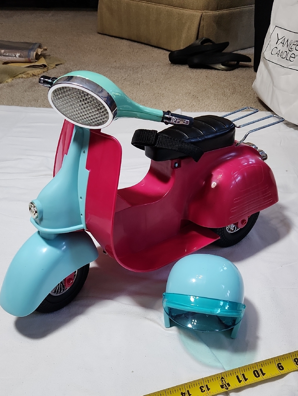 Kids Retro Ride-On Scooter Toy with Matching Helmet - Pink & Light Blue